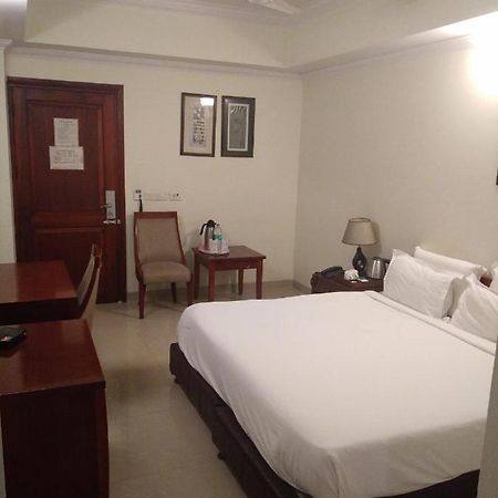 Hotel Bluestone Ghaziabad Zewnętrze zdjęcie