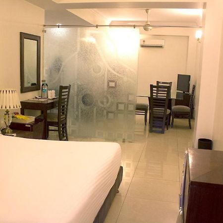 Hotel Bluestone Ghaziabad Zewnętrze zdjęcie