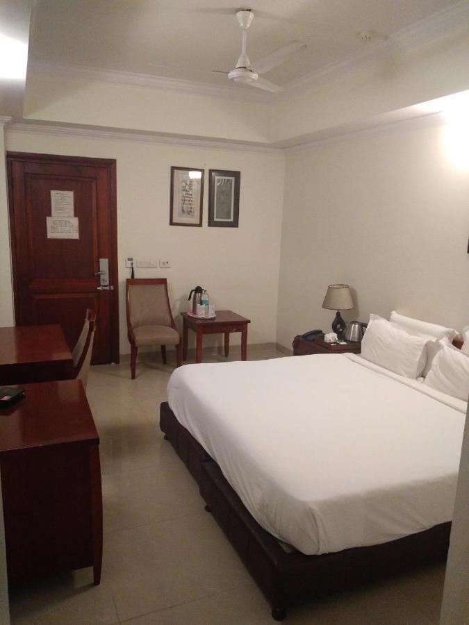 Hotel Bluestone Ghaziabad Zewnętrze zdjęcie