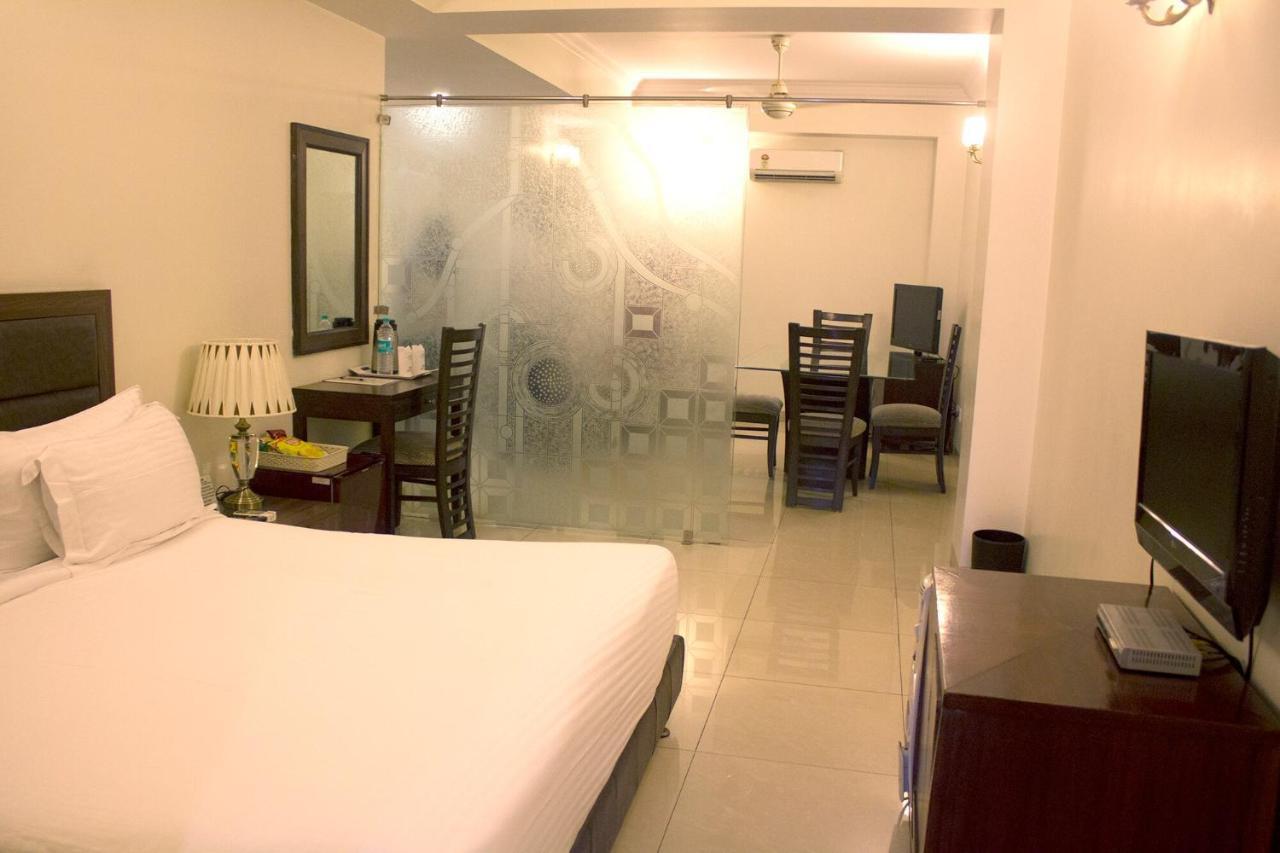 Hotel Bluestone Ghaziabad Zewnętrze zdjęcie